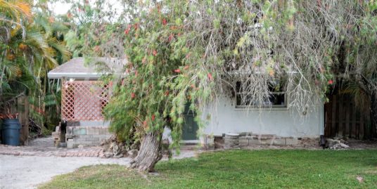 115 7th St, Naples, FL 34113
