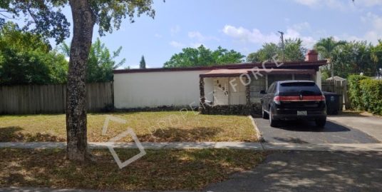 1420 NE 139th St, North Miami, FL 33161