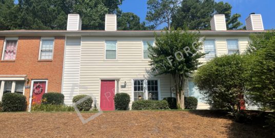 215 High Creek Dr Roswell, GA 30076