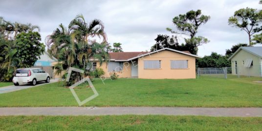 5373 Pine Tree Dr, Delray Beach, FL 33484