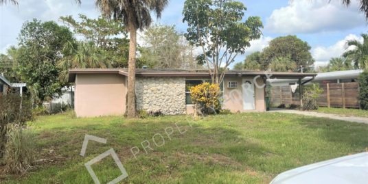 2079 Harbor Ln, Naples, FL 34104