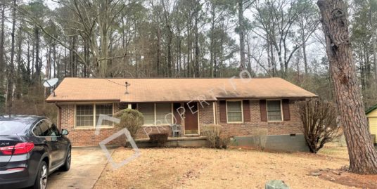 8199 Huntington Dr, Jonesboro, GA 30238