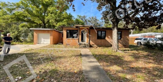 13 Srant Dr, Pensacola, FL 32506