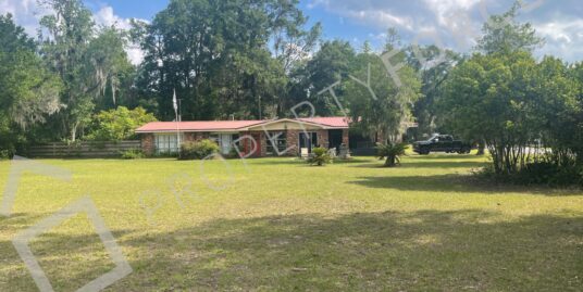 100 Underwood Dr, Palatka, FL 32177