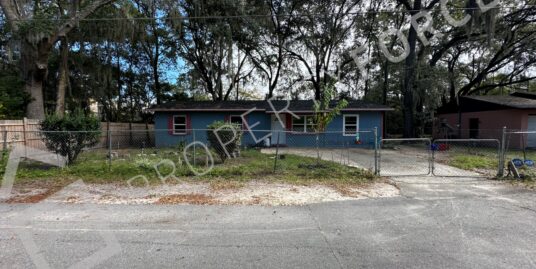 637 NE 13th St, Gainesville, FL 32601