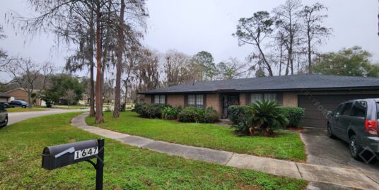 1647 Windy Oaks Dr W Jacksonville, FL 32225