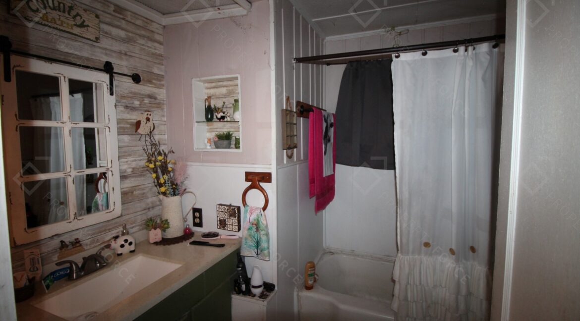 267 E Cherry St Groveland, FL 34736 (34)