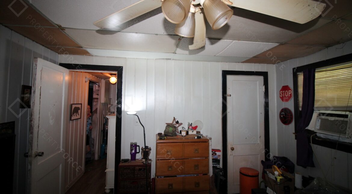 267 E Cherry St Groveland, FL 34736 (41)