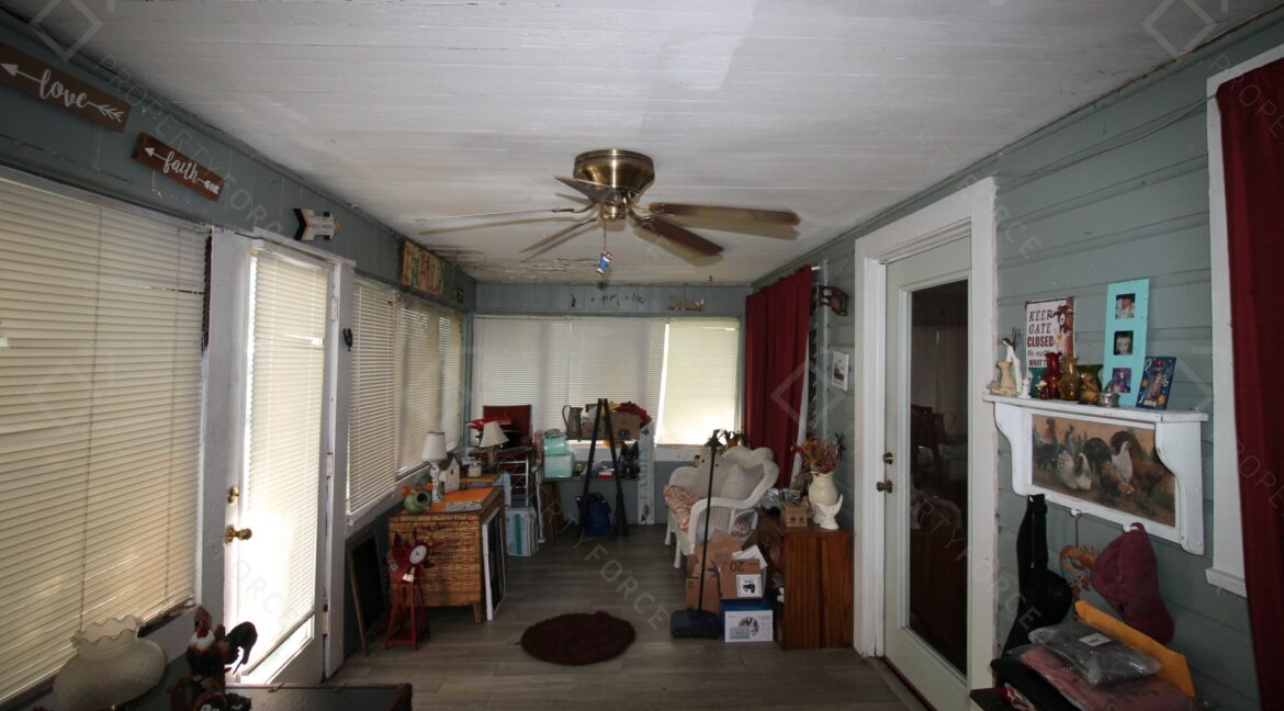 267 E Cherry St Groveland, FL 34736 (43)