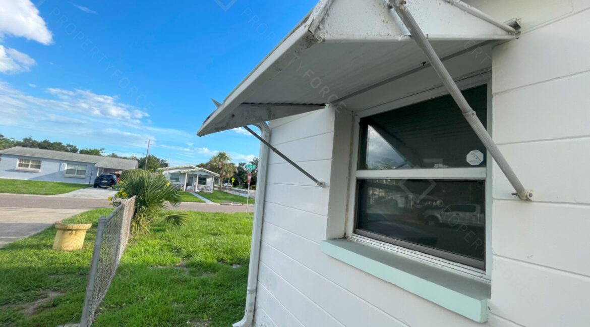 301 58th St N Saint Petersburg, FL 33710- (14)