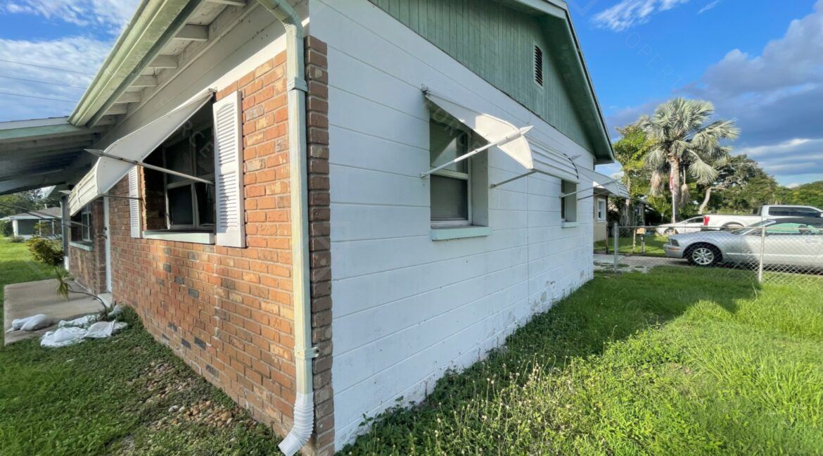 301 58th St N Saint Petersburg, FL 33710- (18)