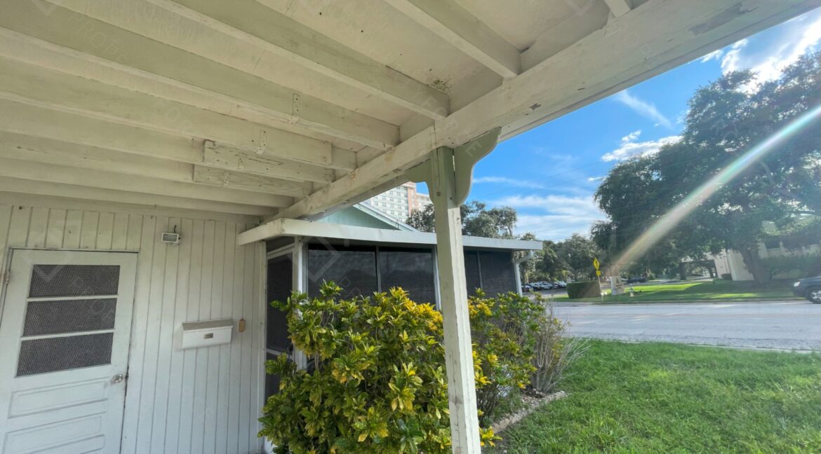 301 58th St N Saint Petersburg, FL 33710- (3)