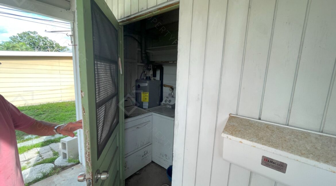 301 58th St N Saint Petersburg, FL 33710- (36)