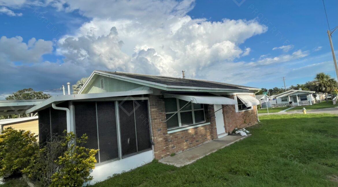 301 58th St N Saint Petersburg, FL 33710- (4)