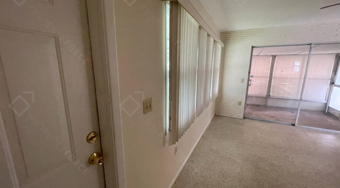 301 58th St N Saint Petersburg, FL 33710- (43)