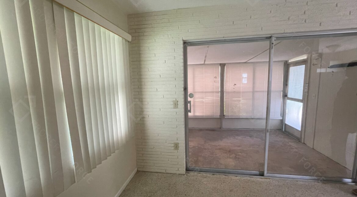 301 58th St N Saint Petersburg, FL 33710- (45)