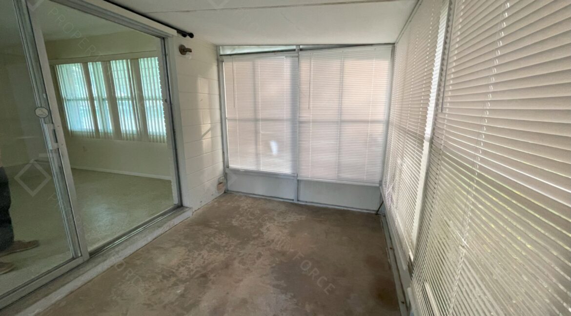 301 58th St N Saint Petersburg, FL 33710- (47)