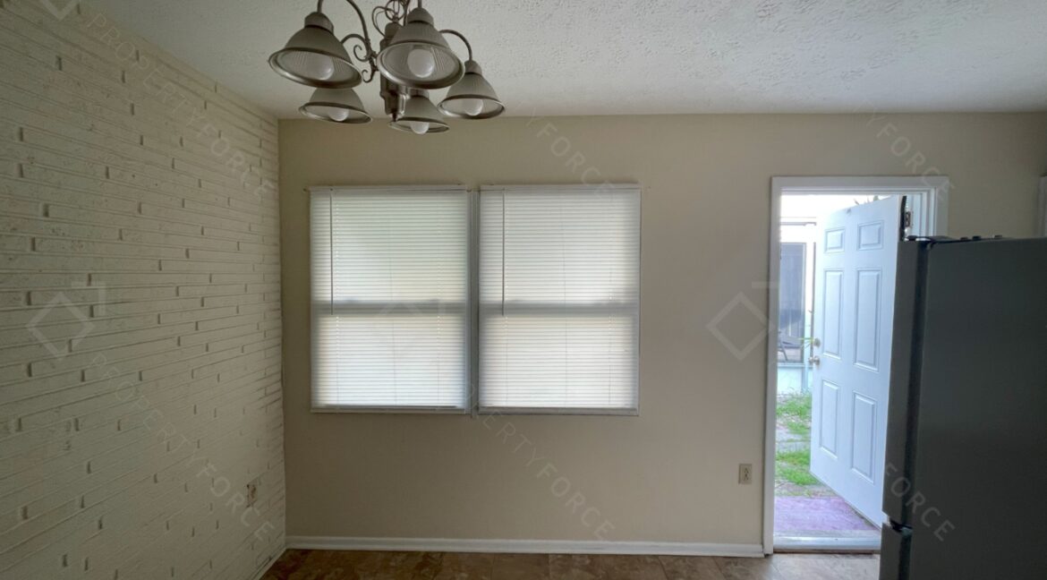 301 58th St N Saint Petersburg, FL 33710- (52)