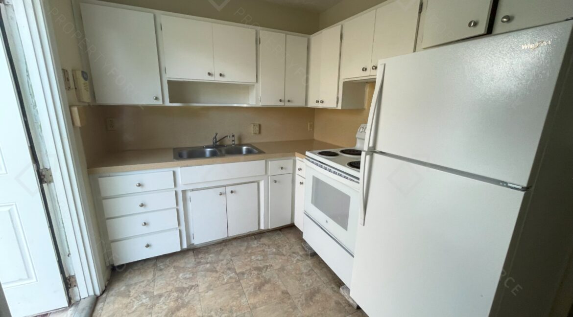 301 58th St N Saint Petersburg, FL 33710- (54)