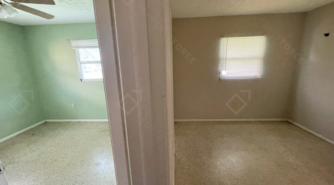 301 58th St N Saint Petersburg, FL 33710- (74)