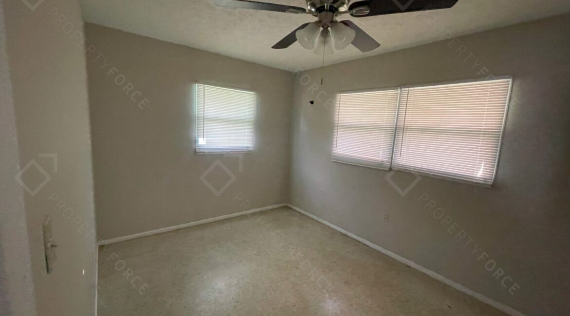 301 58th St N Saint Petersburg, FL 33710- (75)