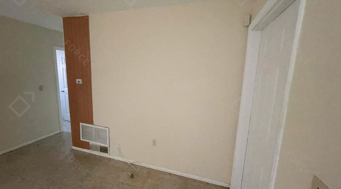 301 58th St N Saint Petersburg, FL 33710- (85)