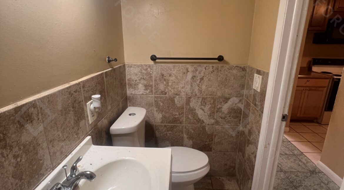 4041 NW 19th St, Lauderhill, FL 33313 (19)