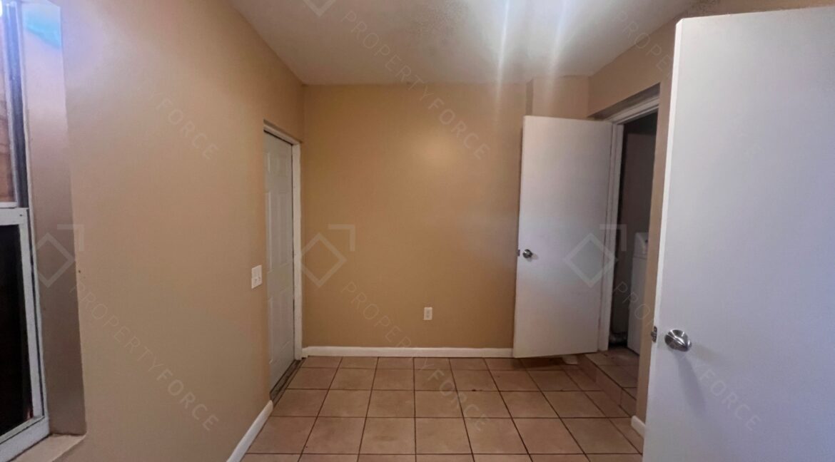 4041 NW 19th St, Lauderhill, FL 33313 (27)