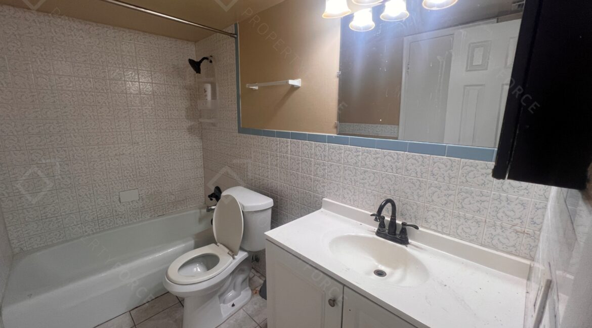 4041 NW 19th St, Lauderhill, FL 33313 (35)