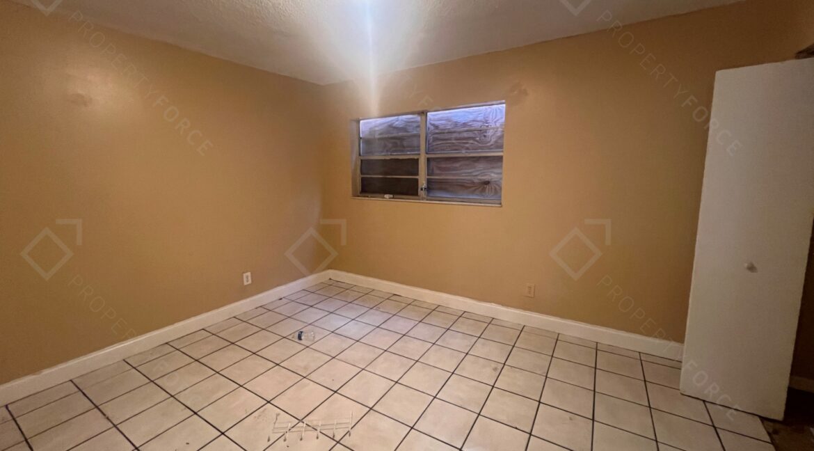 4041 NW 19th St, Lauderhill, FL 33313 (40)