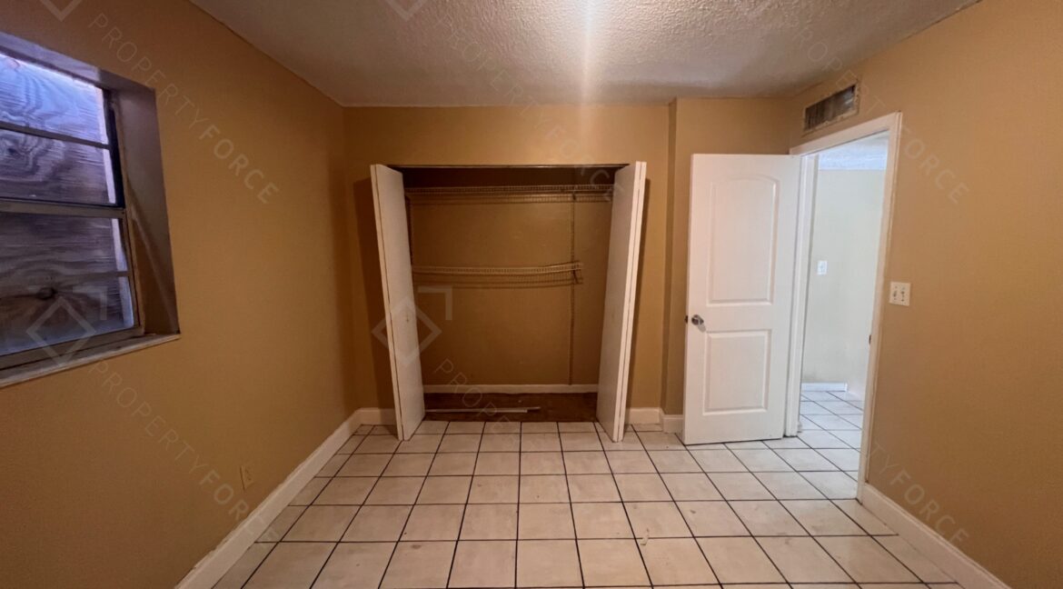 4041 NW 19th St, Lauderhill, FL 33313 (42)