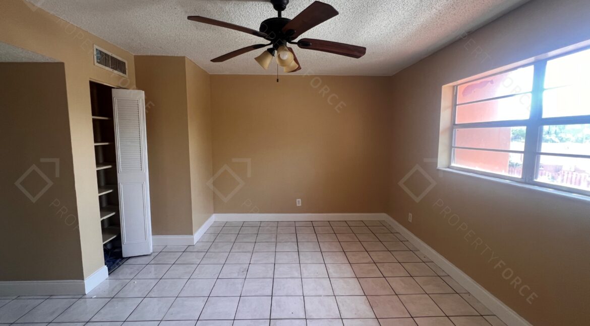 4041 NW 19th St, Lauderhill, FL 33313 (50)