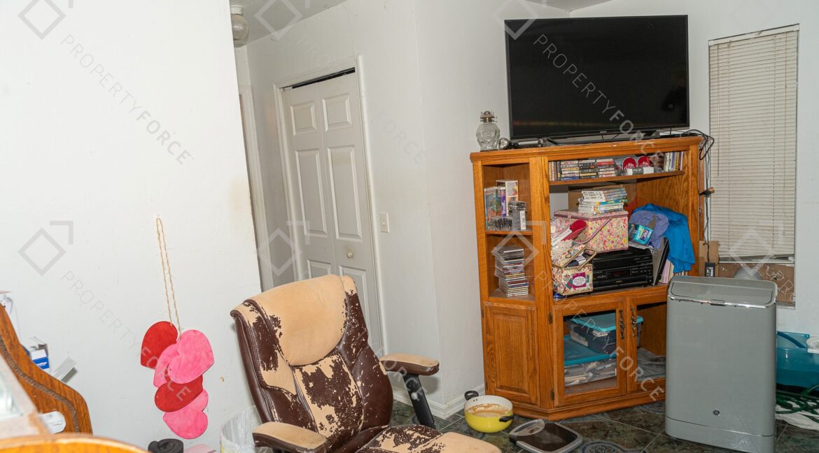 544 Pachman Cir Lehigh Acres, FL 33974 (122)