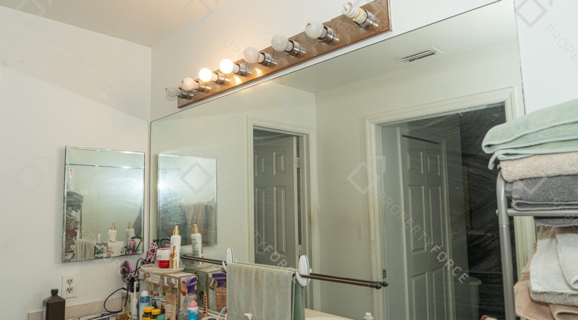 544 Pachman Cir Lehigh Acres, FL 33974 (131)