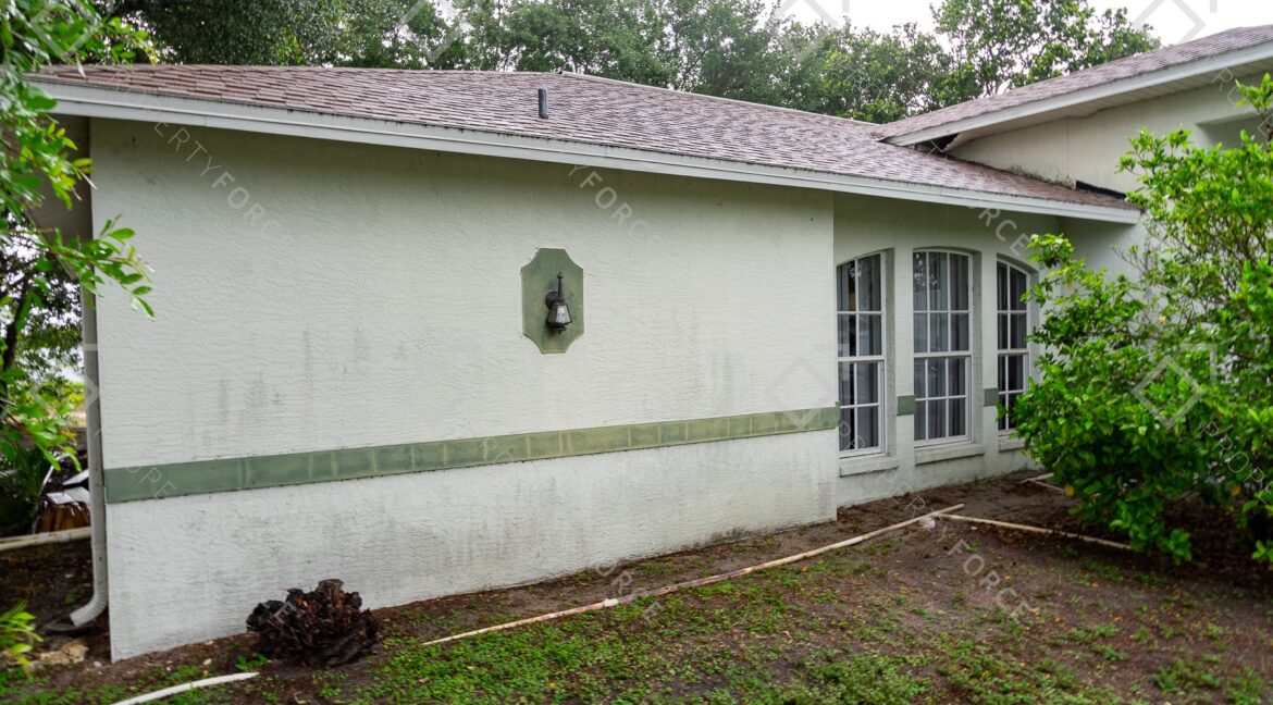 544 Pachman Cir Lehigh Acres, FL 33974 (20)