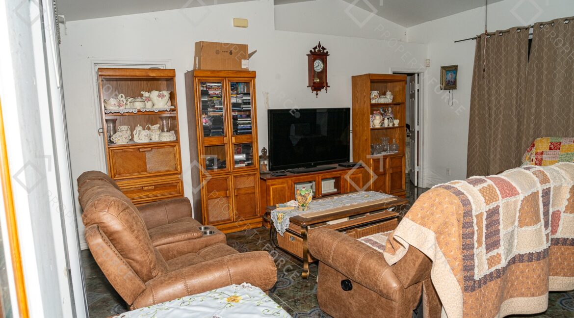 544 Pachman Cir Lehigh Acres, FL 33974 (72)