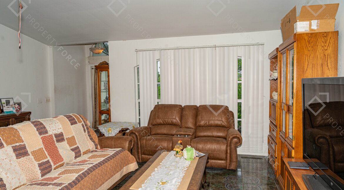 544 Pachman Cir Lehigh Acres, FL 33974 (76)