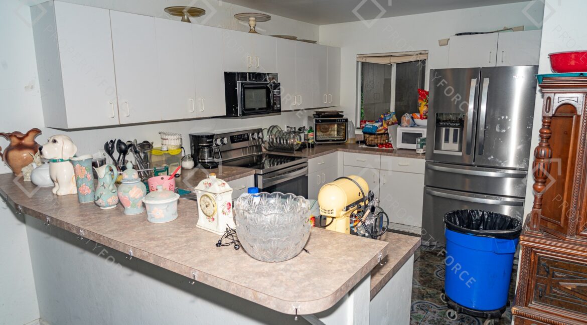 544 Pachman Cir Lehigh Acres, FL 33974 (82)