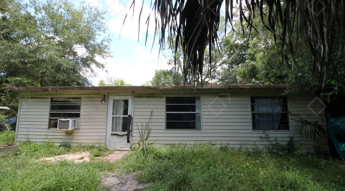 658 NE 10th St Crystal River, FL 34428- (100)