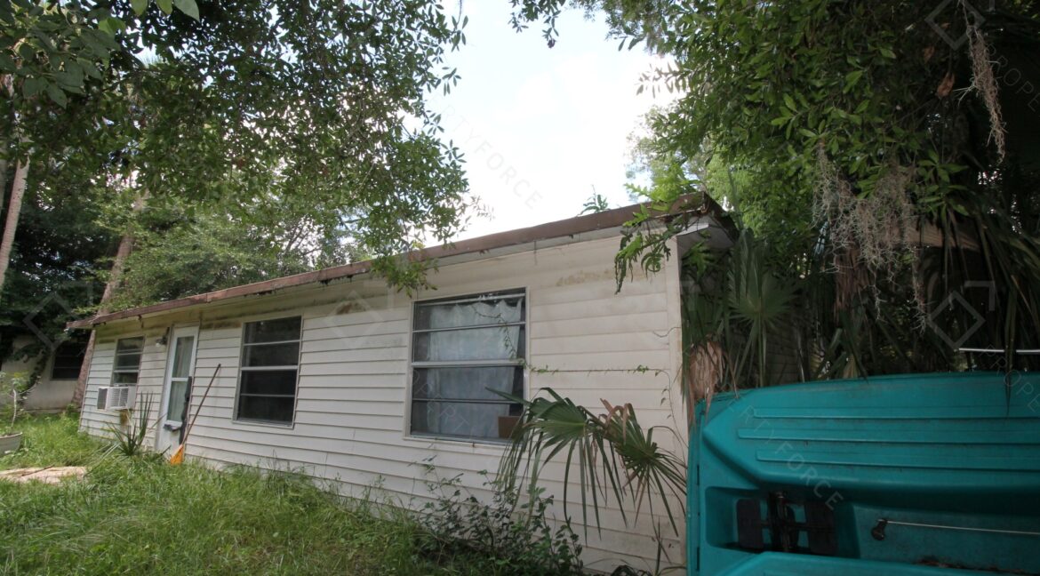 658 NE 10th St Crystal River, FL 34428- (101)