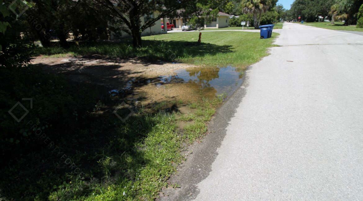 658 NE 10th St Crystal River, FL 34428- (115)