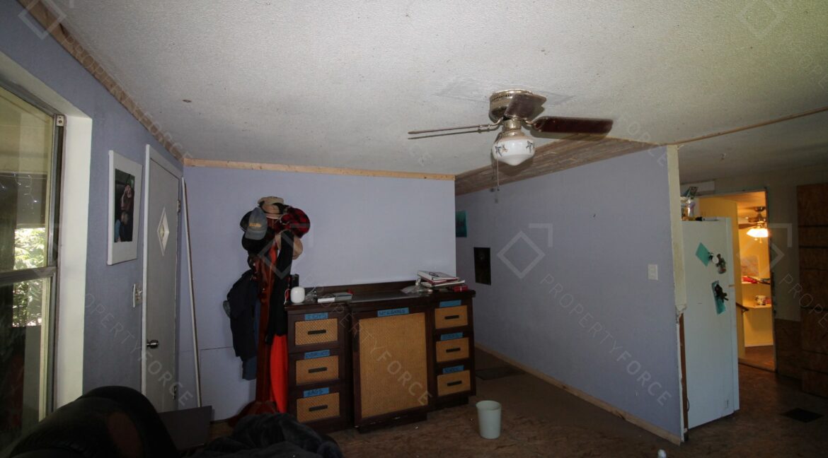 658 NE 10th St Crystal River, FL 34428- (14)