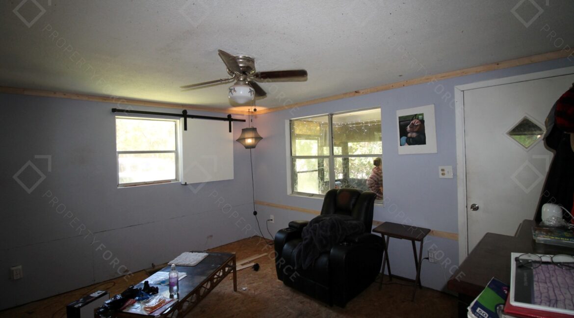 658 NE 10th St Crystal River, FL 34428- (17)