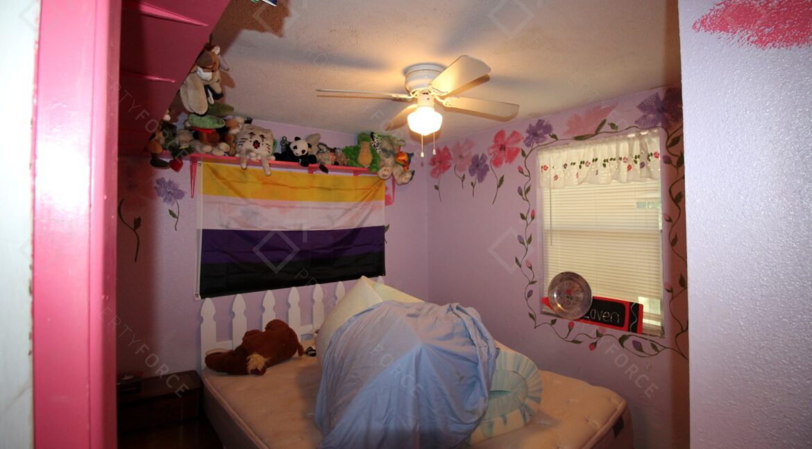 658 NE 10th St Crystal River, FL 34428- (21)