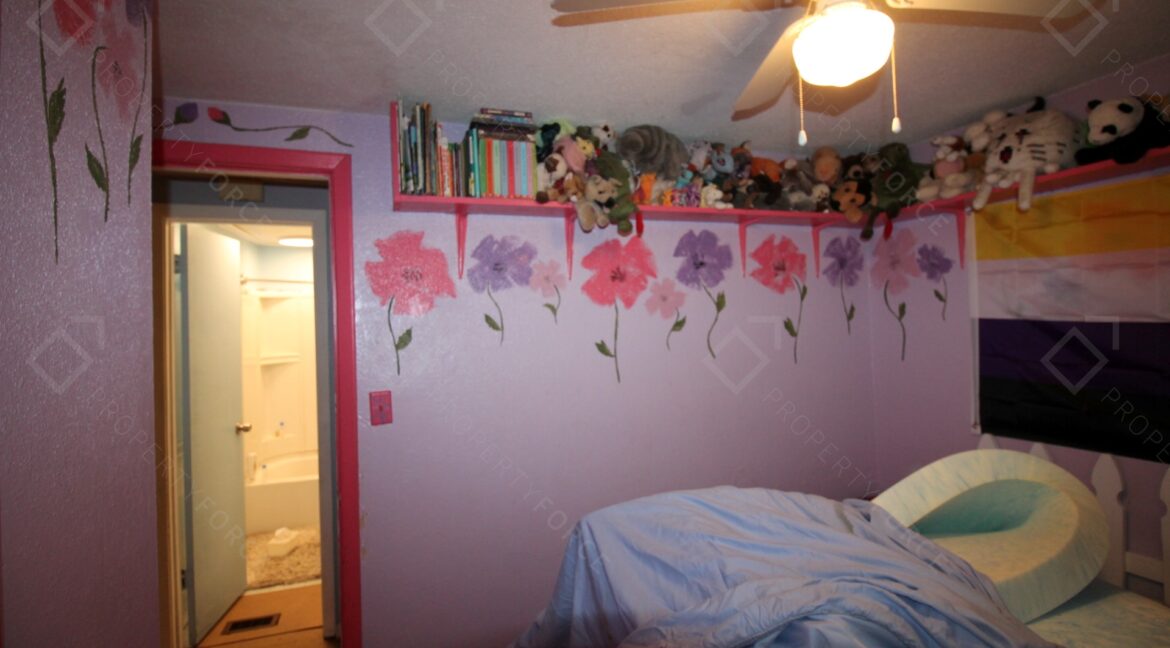 658 NE 10th St Crystal River, FL 34428- (22)