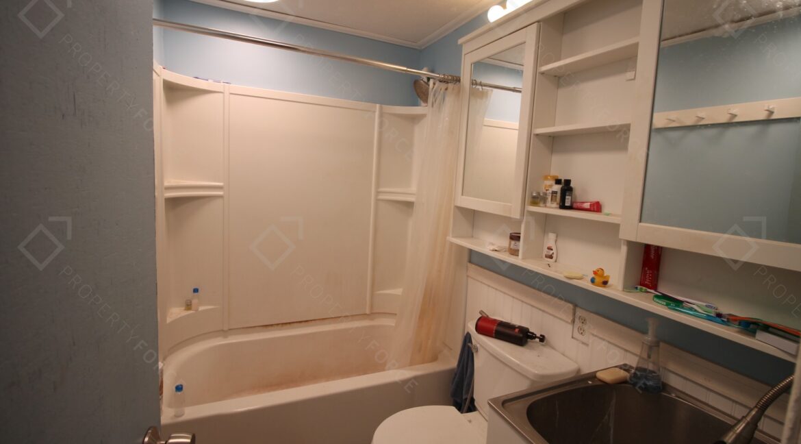 658 NE 10th St Crystal River, FL 34428- (24)