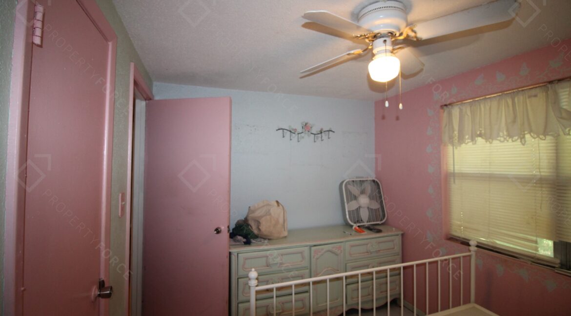 658 NE 10th St Crystal River, FL 34428- (33)