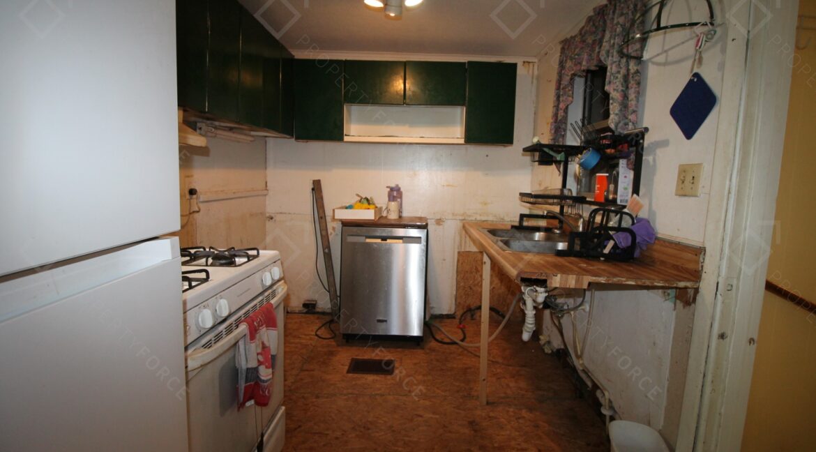 658 NE 10th St Crystal River, FL 34428- (41)