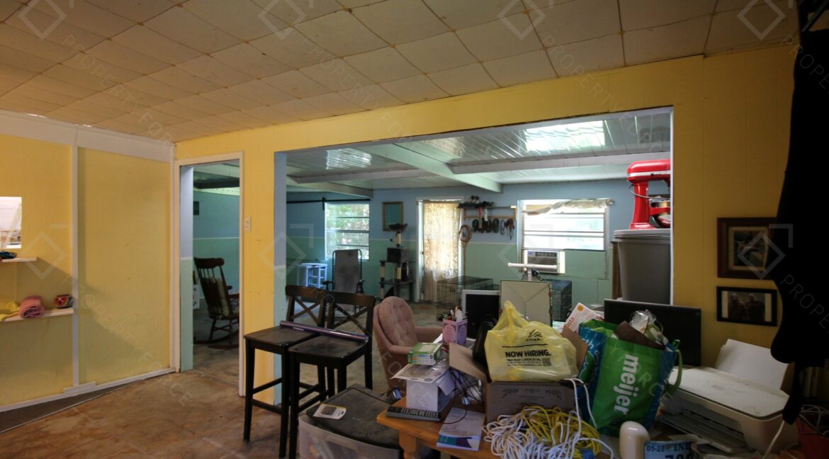 658 NE 10th St Crystal River, FL 34428- (52)