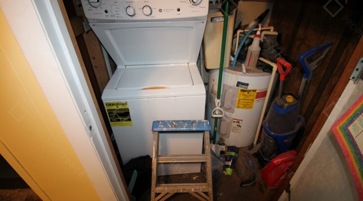 658 NE 10th St Crystal River, FL 34428- (53)